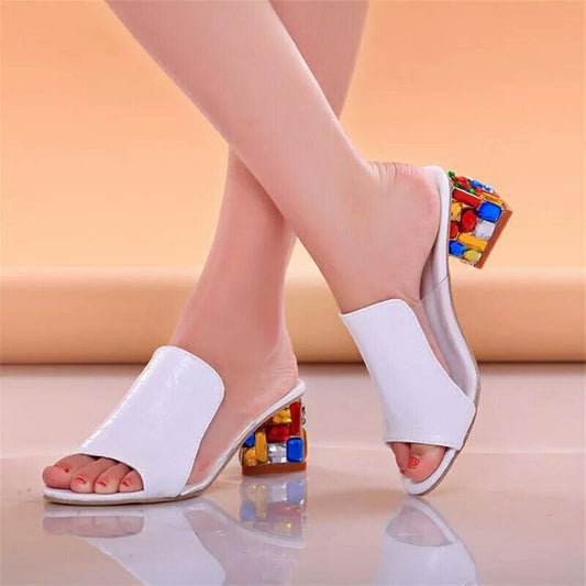 2024 Zapatos de tacón de piel de cocodrilo con piedras en relieve