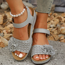 Load image into Gallery viewer, Women&#39;s Summer Hollow Flower Platform Sandals
