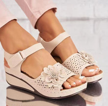 Load image into Gallery viewer, Women&#39;s Summer Hollow Flower Platform Sandals
