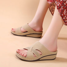 Load image into Gallery viewer, Women&#39;s Wedge Retro Hollow Slippers
