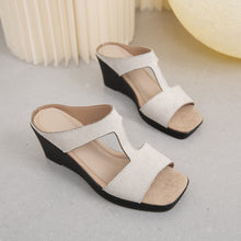 Load image into Gallery viewer, Women&#39;s new wedge fish mouth sandals
