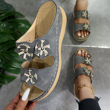 Load image into Gallery viewer, Thick Sole Round Toe Floral Flat Comfort Slippers
